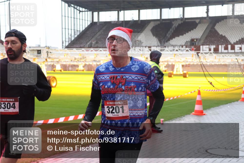 07.12.2025 - St. Pauli X-Mass-Run No. 15 Luisa Fischer http://msf.ph/oto/9381717 07.12.2025 11:18:39 Ziel 15, 3304, 5, 15, 3201, 1325, 1348, 2045, 2915, 3138, 3158, 3201, 3221, 3304, 3327, 3634, 3636, 4627 meine-sportfotos.de