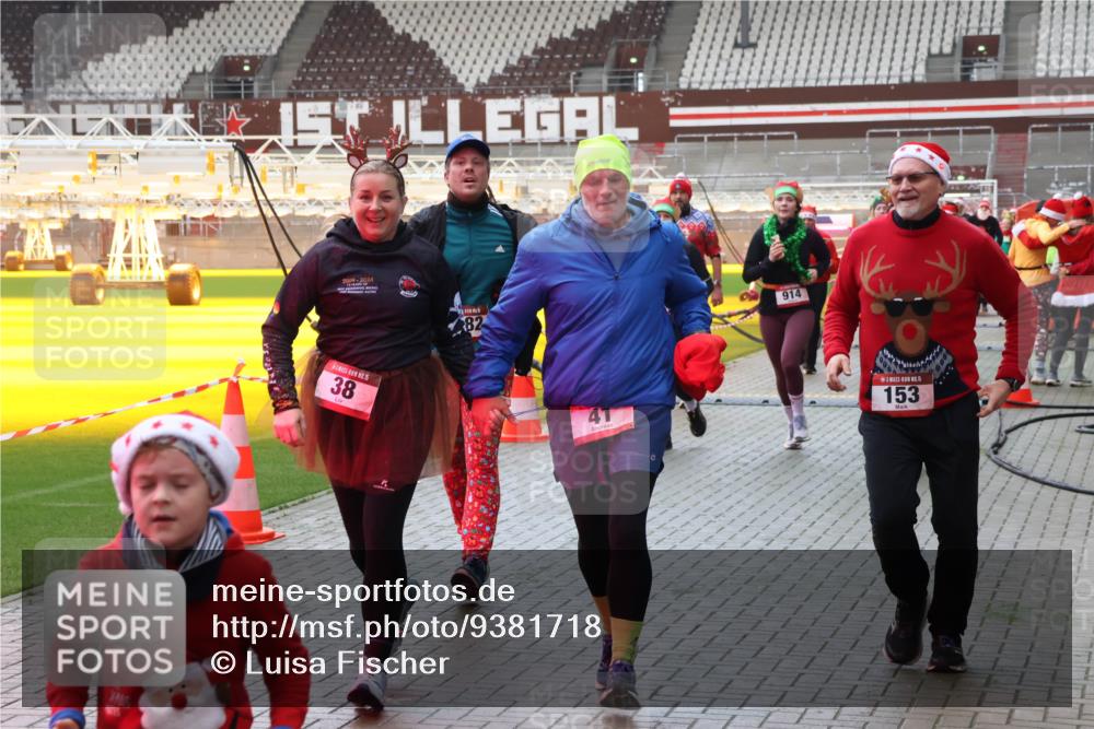 07.12.2025 - St. Pauli X-Mass-Run No. 15 Luisa Fischer http://msf.ph/oto/9381718 07.12.2025 10:46:42 Ziel 2009, 2024, 15, 38, 82, 914, 15, 153, 38, 41, 153, 162, 168, 178, 183, 221, 479, 485, 639, 641, 908, 914, 917, 921, 1040, 1041, 1043, 1094, 1242, 1715, 1955, 2076, 2079, 2080, 2082, 2089, 2092, 2216, 2303, 2306, 2334, 2423, 2574, 2733, 2734, 2960, 2965, 2998, 3001, 4589, 4616, 4619, 4620 meine-sportfotos.de