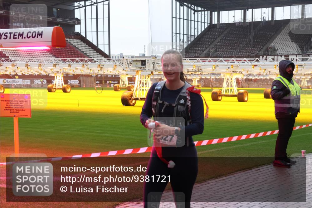 07.12.2025 - St. Pauli X-Mass-Run No. 15 Luisa Fischer http://msf.ph/oto/9381721 07.12.2025 11:18:48 Ziel 27, 1325, 1348, 2045, 2918, 3138, 3158, 3201, 3221, 3304, 3327, 3634, 3636 meine-sportfotos.de