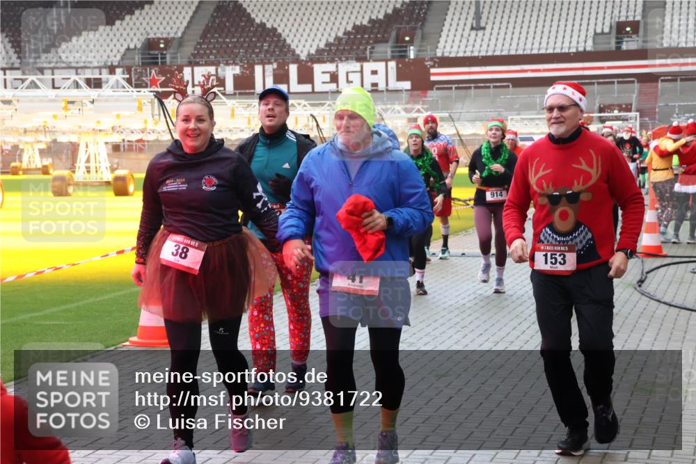 07.12.2025 - St. Pauli X-Mass-Run No. 15 Luisa Fischer http://msf.ph/oto/9381722 07.12.2025 10:46:42 Ziel 1009, 2024, 15, 38, 2001, 4, 914, 15, 153, 38, 41, 153, 162, 168, 178, 183, 221, 479, 485, 639, 641, 908, 914, 917, 921, 1040, 1041, 1043, 1094, 1242, 1715, 1955, 2076, 2079, 2080, 2082, 2089, 2092, 2216, 2303, 2306, 2334, 2423, 2574, 2733, 2734, 2960, 2965, 2998, 3001, 4589, 4616, 4619, 4620 meine-sportfotos.de