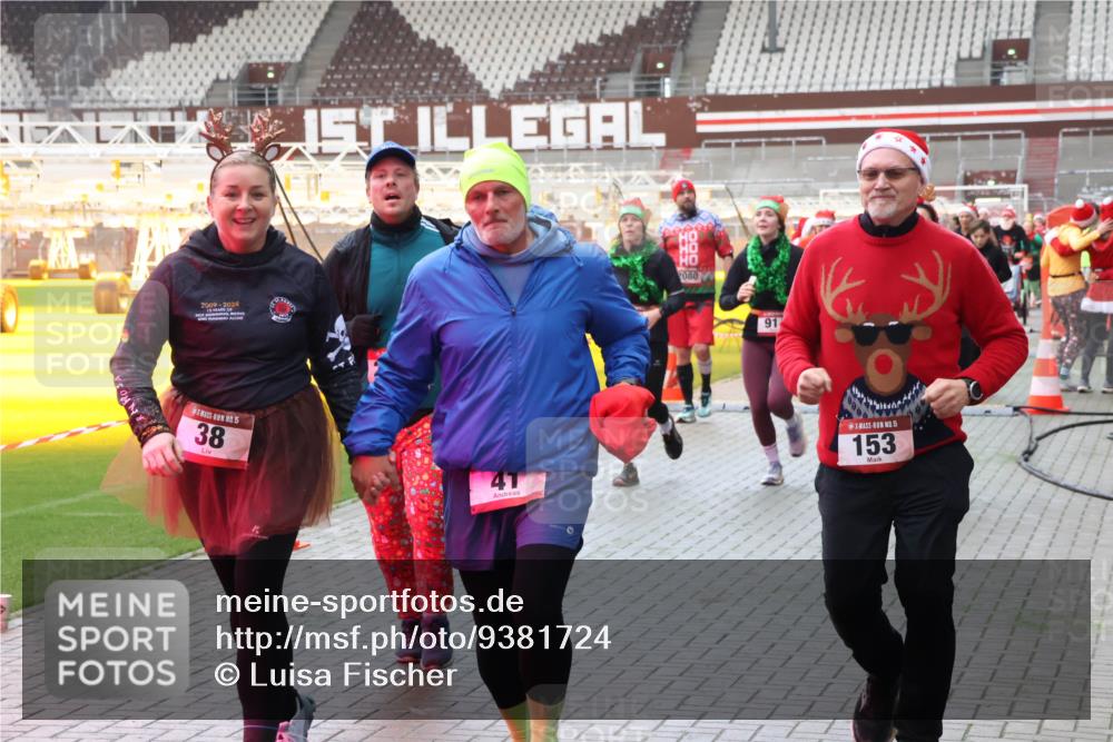 07.12.2025 - St. Pauli X-Mass-Run No. 15 Luisa Fischer http://msf.ph/oto/9381724 07.12.2025 10:46:42 Ziel 2009, 2024, 15, 38, 41, 2080, 91, 15, 153, 38, 41, 153, 162, 168, 178, 183, 221, 479, 485, 639, 641, 908, 914, 917, 921, 1040, 1041, 1043, 1094, 1242, 1715, 1955, 2076, 2079, 2080, 2082, 2089, 2092, 2216, 2303, 2306, 2334, 2423, 2574, 2733, 2734, 2960, 2965, 2998, 3001, 4589, 4616, 4619, 4620 meine-sportfotos.de