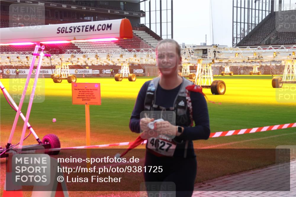07.12.2025 - St. Pauli X-Mass-Run No. 15 Luisa Fischer http://msf.ph/oto/9381725 07.12.2025 11:18:49 Ziel 4627, 1325, 1348, 2045, 2918, 3138, 3158, 3201, 3221, 3304, 3327, 3634, 3636 meine-sportfotos.de