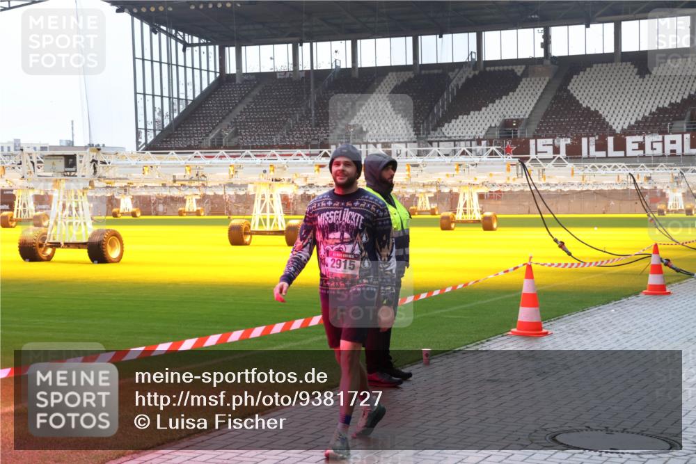 07.12.2025 - St. Pauli X-Mass-Run No. 15 Luisa Fischer http://msf.ph/oto/9381727 07.12.2025 11:18:51 Ziel 2915, 2, 6, 1325, 1348, 2045, 2918, 3138, 3158, 3201, 3221, 3304, 3327, 3634, 3636 meine-sportfotos.de