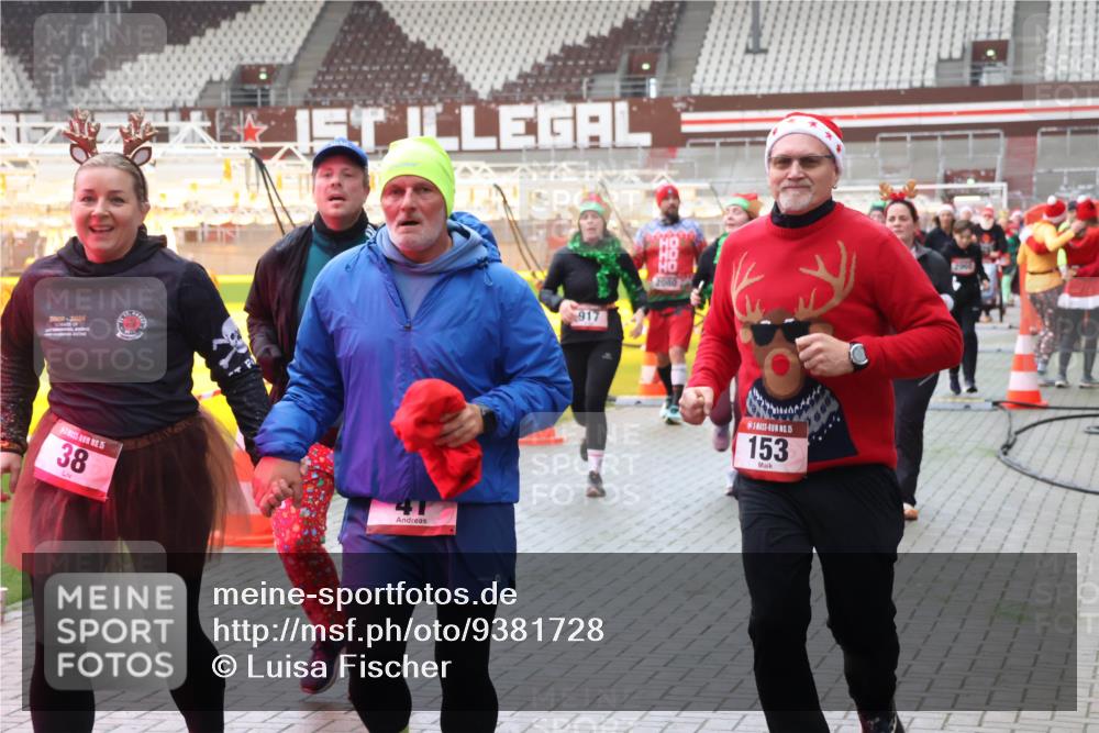 07.12.2025 - St. Pauli X-Mass-Run No. 15 Luisa Fischer http://msf.ph/oto/9381728 07.12.2025 10:46:43 Ziel 2009, 2024, 38, 41, 917, 15, 153, 38, 41, 153, 162, 168, 178, 183, 221, 479, 485, 639, 641, 908, 914, 917, 921, 1040, 1041, 1043, 1094, 1242, 1715, 1955, 2079, 2080, 2082, 2089, 2092, 2216, 2303, 2306, 2334, 2423, 2536, 2574, 2733, 2734, 2960, 2965, 2998, 3001, 4589, 4616, 4619, 4620 meine-sportfotos.de
