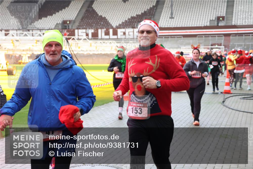 07.12.2025 - St. Pauli X-Mass-Run No. 15 Luisa Fischer http://msf.ph/oto/9381731 07.12.2025 10:46:43 Ziel 41, 917, 15, 153, 589, 38, 41, 153, 162, 168, 178, 183, 221, 479, 485, 639, 641, 908, 914, 917, 921, 1040, 1041, 1043, 1094, 1242, 1715, 1955, 2079, 2080, 2082, 2089, 2092, 2216, 2303, 2306, 2334, 2423, 2536, 2574, 2733, 2734, 2960, 2965, 2998, 3001, 4589, 4616, 4619, 4620 meine-sportfotos.de