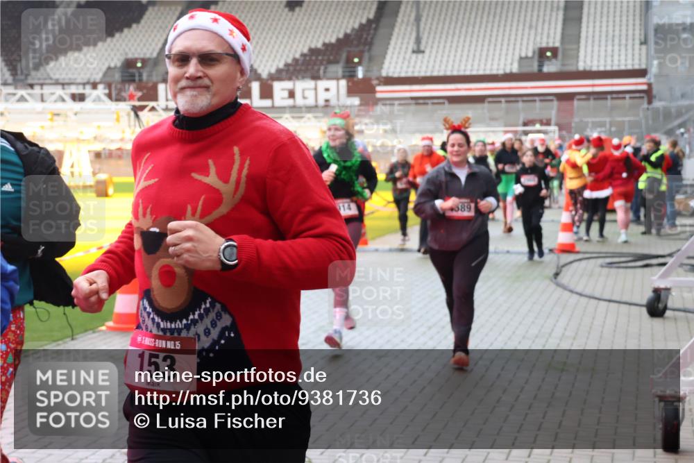 07.12.2025 - St. Pauli X-Mass-Run No. 15 Luisa Fischer http://msf.ph/oto/9381736 07.12.2025 10:46:44 Ziel 15, 153, 589, 38, 41, 153, 162, 168, 178, 183, 221, 479, 485, 639, 641, 908, 914, 917, 921, 1040, 1041, 1043, 1094, 1242, 1715, 1955, 2080, 2082, 2092, 2216, 2303, 2306, 2334, 2423, 2536, 2574, 2733, 2734, 2960, 2965, 2998, 3001, 4589, 4616, 4619, 4620 meine-sportfotos.de