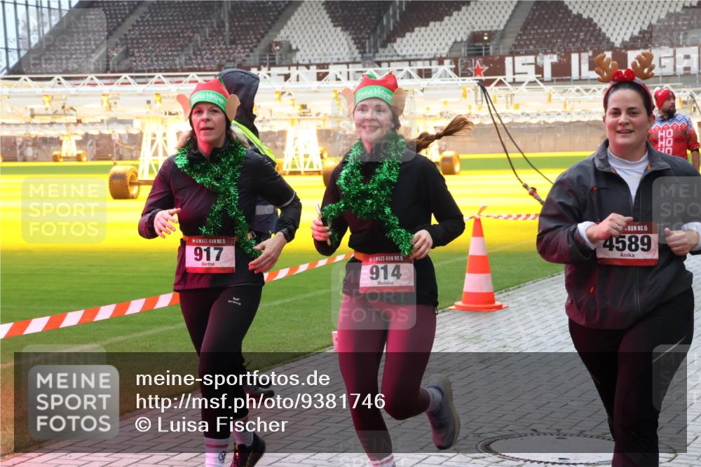 07.12.2025 - St. Pauli X-Mass-Run No. 15 Luisa Fischer http://msf.ph/oto/9381746 07.12.2025 10:46:46 Ziel 15, 917, 15, 914, 15, 4589, 38, 41, 58, 153, 162, 168, 178, 183, 221, 479, 485, 639, 641, 908, 914, 917, 921, 1040, 1041, 1043, 1094, 1242, 1715, 1955, 2080, 2082, 2092, 2216, 2303, 2306, 2334, 2423, 2488, 2536, 2574, 2733, 2734, 2960, 2965, 2998, 3001, 4589, 4616, 4619, 4620 meine-sportfotos.de