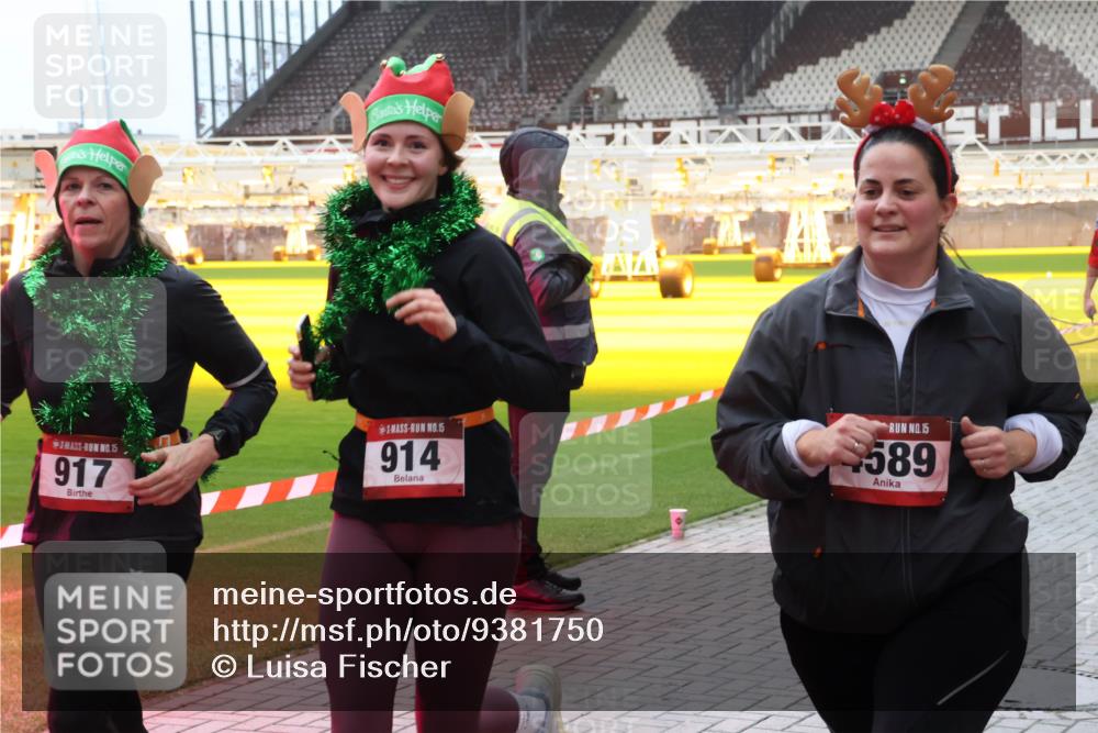 07.12.2025 - St. Pauli X-Mass-Run No. 15 Luisa Fischer http://msf.ph/oto/9381750 07.12.2025 10:46:47 Ziel 15, 917, 15, 914, 15, 589, 38, 41, 58, 81, 153, 162, 168, 178, 183, 221, 479, 485, 639, 641, 908, 914, 917, 921, 1040, 1041, 1043, 1094, 1242, 1715, 1955, 2080, 2082, 2092, 2216, 2303, 2306, 2334, 2423, 2488, 2536, 2574, 2733, 2734, 2960, 2965, 2998, 3001, 4589, 4616, 4619, 4620 meine-sportfotos.de
