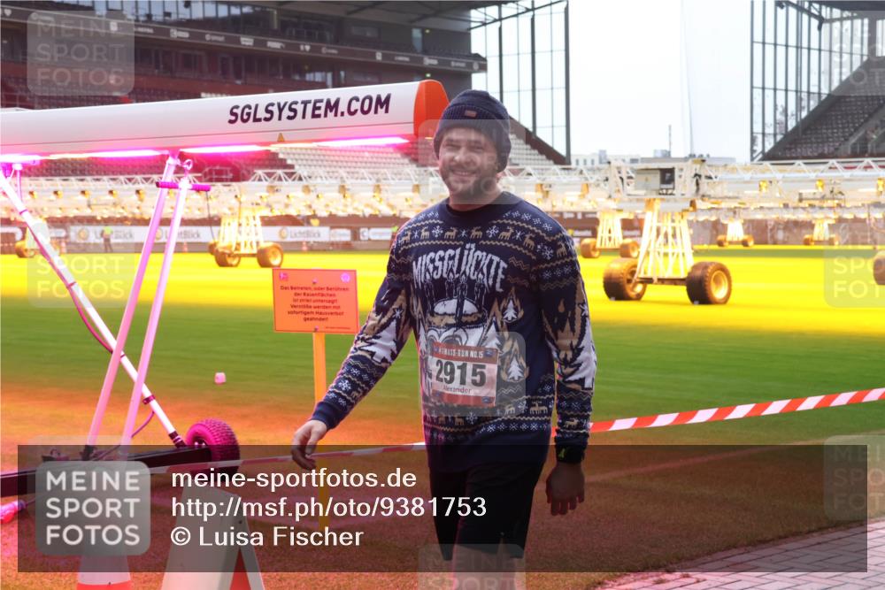 07.12.2025 - St. Pauli X-Mass-Run No. 15 Luisa Fischer http://msf.ph/oto/9381753 07.12.2025 11:18:54 Ziel 4, 15, 2915, 1325, 1348, 2045, 2918, 3138, 3158, 3201, 3221, 3304, 3327, 3634, 3636 meine-sportfotos.de