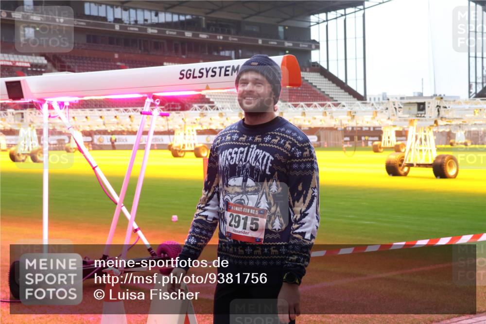 07.12.2025 - St. Pauli X-Mass-Run No. 15 Luisa Fischer http://msf.ph/oto/9381756 07.12.2025 11:18:55 Ziel 15, 2915, 1325, 1348, 2045, 2918, 3138, 3158, 3201, 3221, 3304, 3327, 3634, 3636 meine-sportfotos.de
