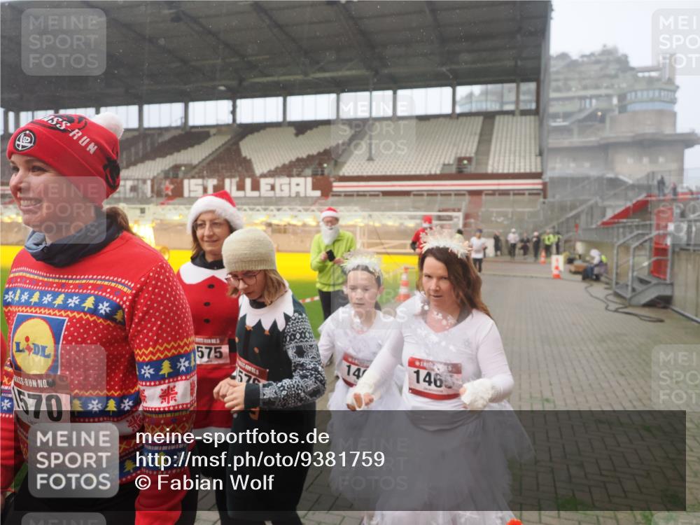 07.12.2025 - St. Pauli X-Mass-Run No. 15 Fabian Wolf http://msf.ph/oto/9381759 07.12.2025 10:09:08 Ziel 19, 786, 1461, 1465, 1570, 1575, 1576, 2126, 3300, 3484, 3891, 4066, 4067, 4068, 4113, 4666 meine-sportfotos.de
