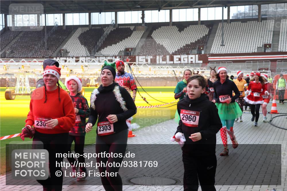 07.12.2025 - St. Pauli X-Mass-Run No. 15 Luisa Fischer http://msf.ph/oto/9381769 07.12.2025 10:46:51 Ziel 5, 230, 15, 2303, 15, 2960, 63, 1040, 178, 1955, 38, 41, 58, 81, 153, 162, 168, 178, 183, 221, 479, 485, 639, 641, 908, 914, 917, 921, 1040, 1043, 1094, 1242, 1955, 2082, 2092, 2216, 2303, 2306, 2334, 2423, 2488, 2536, 2574, 2733, 2734, 2960, 2965, 2989, 2993, 2998, 3001, 4589 meine-sportfotos.de