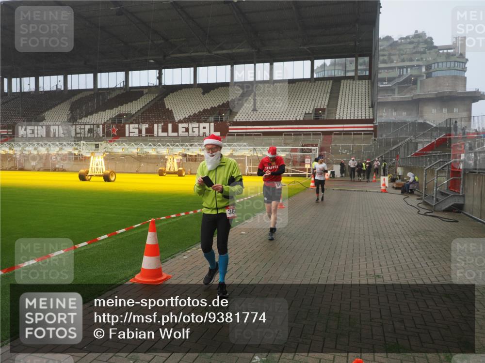 07.12.2025 - St. Pauli X-Mass-Run No. 15 Fabian Wolf http://msf.ph/oto/9381774 07.12.2025 10:09:09 Ziel 19, 1461, 1465, 1570, 1575, 1576, 2126, 3300, 3891, 4066, 4067, 4068, 4113, 4666 meine-sportfotos.de