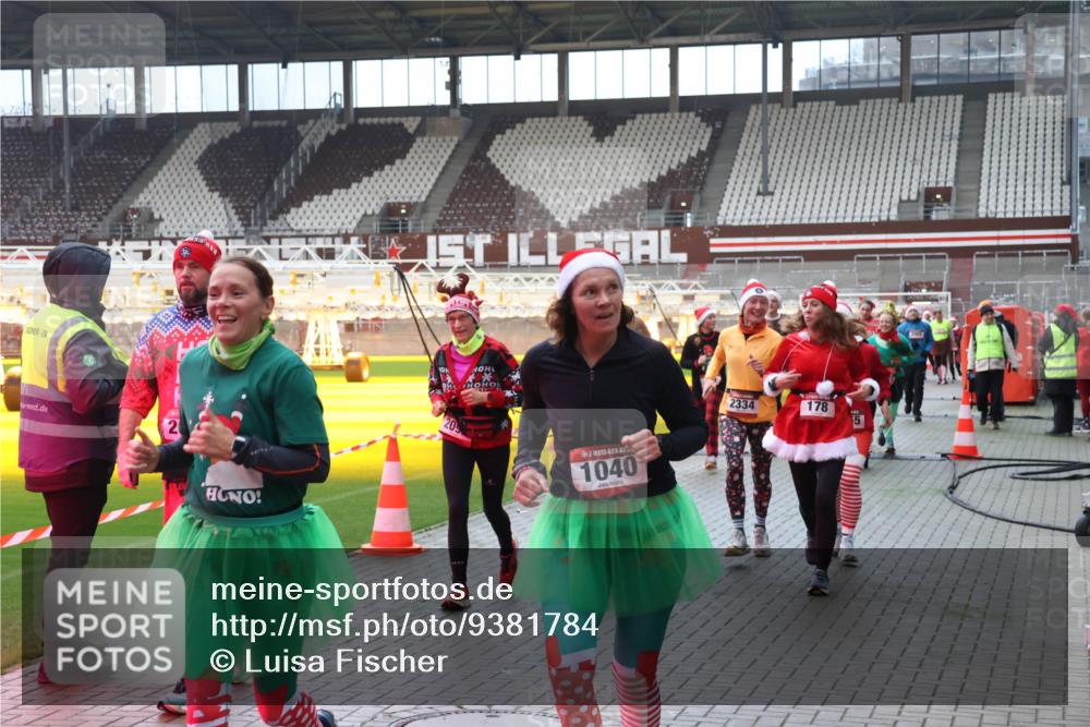 07.12.2025 - St. Pauli X-Mass-Run No. 15 Luisa Fischer http://msf.ph/oto/9381784 07.12.2025 10:46:53 Ziel 20, 1040, 2334, 178, 5, 38, 41, 58, 81, 153, 162, 168, 178, 183, 221, 479, 485, 639, 641, 908, 914, 917, 921, 1040, 1043, 1094, 1242, 1955, 2082, 2092, 2216, 2303, 2306, 2334, 2423, 2488, 2536, 2574, 2960, 2965, 2989, 2993, 2998, 3001, 4589 meine-sportfotos.de
