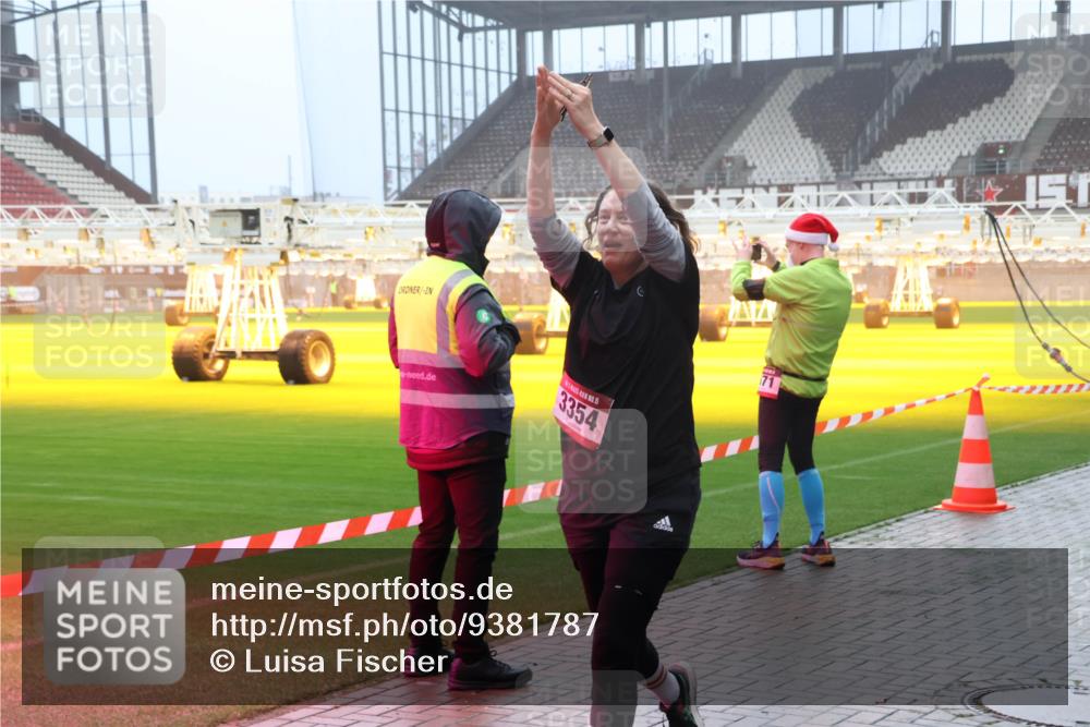 07.12.2025 - St. Pauli X-Mass-Run No. 15 Luisa Fischer http://msf.ph/oto/9381787 07.12.2025 10:11:50 Ziel 3354, 57, 670, 983, 1148, 1149, 1150, 1929, 1935, 1969, 2909, 3085, 3354, 3815, 3909, 4499, 4525, 4659, 4661, 4662 meine-sportfotos.de