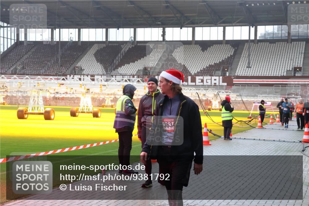 07.12.2025 - St. Pauli X-Mass-Run No. 15 Luisa Fischer http://msf.ph/oto/9381792 07.12.2025 11:19:26 Ziel 15, 3634, 295, 302, 1109, 1322, 1617, 2064, 2067, 2597, 2788, 2918, 3138, 3158, 3205 meine-sportfotos.de