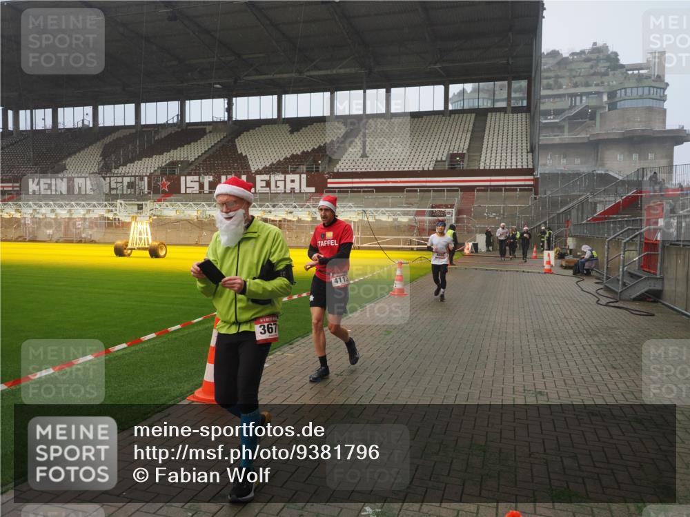 07.12.2025 - St. Pauli X-Mass-Run No. 15 Fabian Wolf http://msf.ph/oto/9381796 07.12.2025 10:09:10 Ziel 19, 1461, 1465, 1570, 1575, 1576, 2126, 3300, 3891, 4066, 4067, 4068, 4113, 4666 meine-sportfotos.de