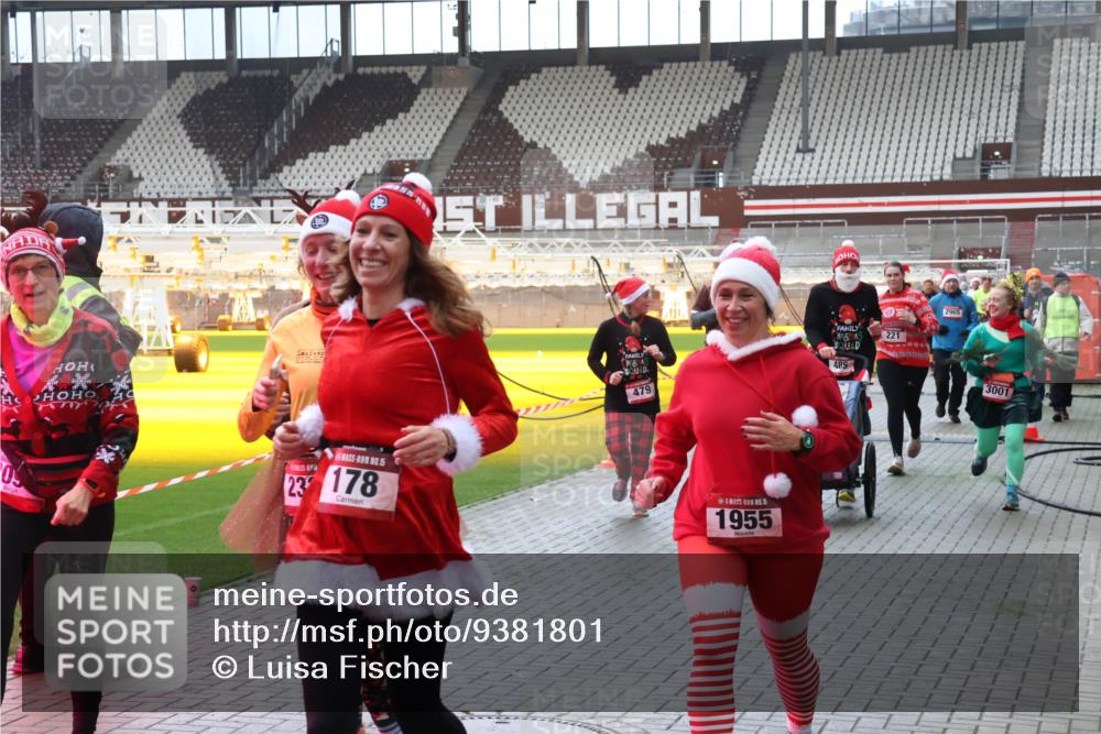 07.12.2025 - St. Pauli X-Mass-Run No. 15 Luisa Fischer http://msf.ph/oto/9381801 07.12.2025 10:46:55 Ziel 15, 23, 178, 479, 15, 1955, 221, 485, 3001, 38, 41, 58, 81, 153, 162, 168, 178, 183, 221, 479, 485, 639, 641, 908, 914, 917, 921, 1040, 1043, 1094, 1242, 1955, 2082, 2092, 2216, 2303, 2306, 2334, 2488, 2536, 2574, 2960, 2965, 2989, 2993, 2998, 3001, 4589 meine-sportfotos.de