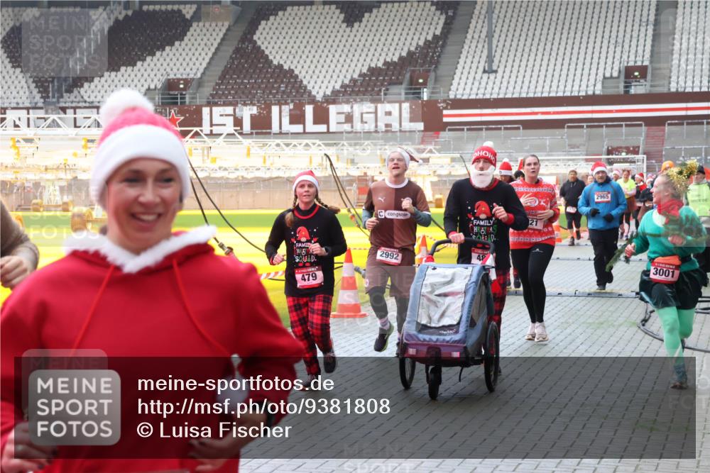 07.12.2025 - St. Pauli X-Mass-Run No. 15 Luisa Fischer http://msf.ph/oto/9381808 07.12.2025 10:46:56 Ziel 479, 2992, 21, 4, 2965, 3001, 38, 41, 58, 81, 153, 162, 168, 178, 183, 221, 479, 485, 639, 641, 908, 914, 917, 921, 1040, 1043, 1094, 1242, 1955, 2082, 2092, 2216, 2303, 2306, 2334, 2488, 2536, 2574, 2960, 2965, 2989, 2993, 2998, 3001, 4589, 4593 meine-sportfotos.de