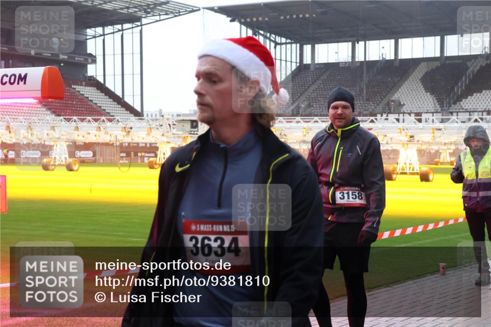 07.12.2025 - St. Pauli X-Mass-Run No. 15 Luisa Fischer http://msf.ph/oto/9381810 07.12.2025 11:19:29 Ziel 15, 3634, 15, 3158, 6709, 295, 302, 1109, 1322, 1617, 2064, 2067, 2597, 2788, 3205 meine-sportfotos.de