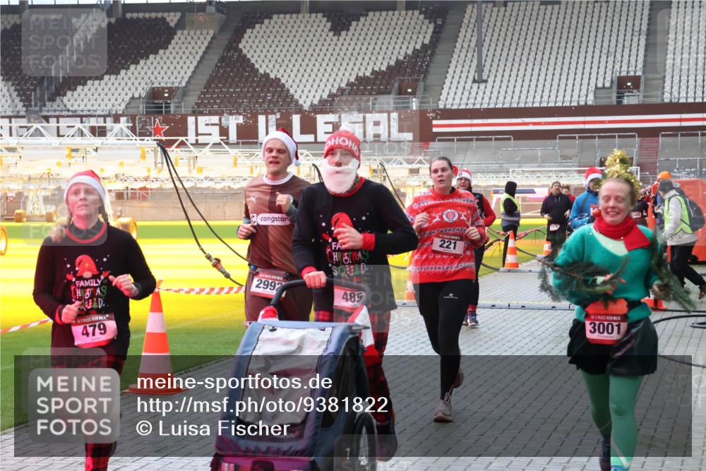 07.12.2025 - St. Pauli X-Mass-Run No. 15 Luisa Fischer http://msf.ph/oto/9381822 07.12.2025 10:46:58 Ziel 2992, 479, 1, 485, 221, 1, 3001, 38, 41, 58, 81, 153, 162, 168, 178, 183, 221, 479, 485, 639, 641, 914, 917, 921, 1040, 1043, 1242, 1955, 2082, 2092, 2216, 2303, 2306, 2334, 2488, 2536, 2574, 2960, 2965, 2989, 2993, 2998, 3001, 4589, 4593 meine-sportfotos.de