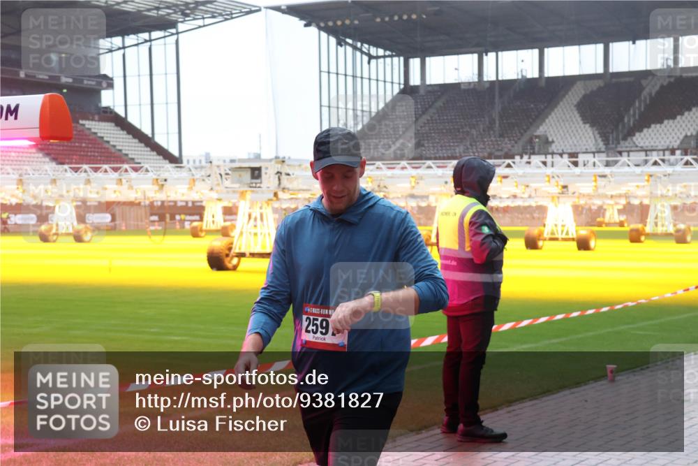 07.12.2025 - St. Pauli X-Mass-Run No. 15 Luisa Fischer http://msf.ph/oto/9381827 07.12.2025 11:19:43 Ziel 259, 39, 295, 302, 367, 373, 797, 1109, 1322, 1336, 1563, 1617, 2062, 2064, 2067, 2597, 2788, 3205 meine-sportfotos.de