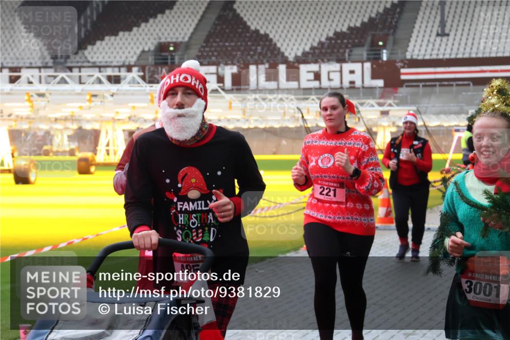 07.12.2025 - St. Pauli X-Mass-Run No. 15 Luisa Fischer http://msf.ph/oto/9381829 07.12.2025 10:46:59 Ziel 221, 15, 485, 15, 3001, 38, 41, 58, 81, 153, 162, 168, 178, 183, 221, 479, 485, 639, 641, 914, 917, 921, 1040, 1043, 1242, 1955, 2082, 2092, 2216, 2303, 2306, 2334, 2488, 2536, 2574, 2960, 2965, 2989, 2993, 2998, 3001, 4589, 4593 meine-sportfotos.de