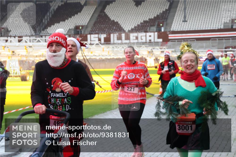 07.12.2025 - St. Pauli X-Mass-Run No. 15 Luisa Fischer http://msf.ph/oto/9381831 07.12.2025 10:46:59 Ziel 485, 221, 15, 3001, 2965, 38, 41, 58, 81, 153, 162, 168, 178, 183, 221, 479, 485, 639, 641, 914, 917, 921, 1040, 1043, 1242, 1955, 2082, 2092, 2216, 2303, 2306, 2334, 2488, 2536, 2574, 2960, 2965, 2989, 2993, 2998, 3001, 4589, 4593 meine-sportfotos.de