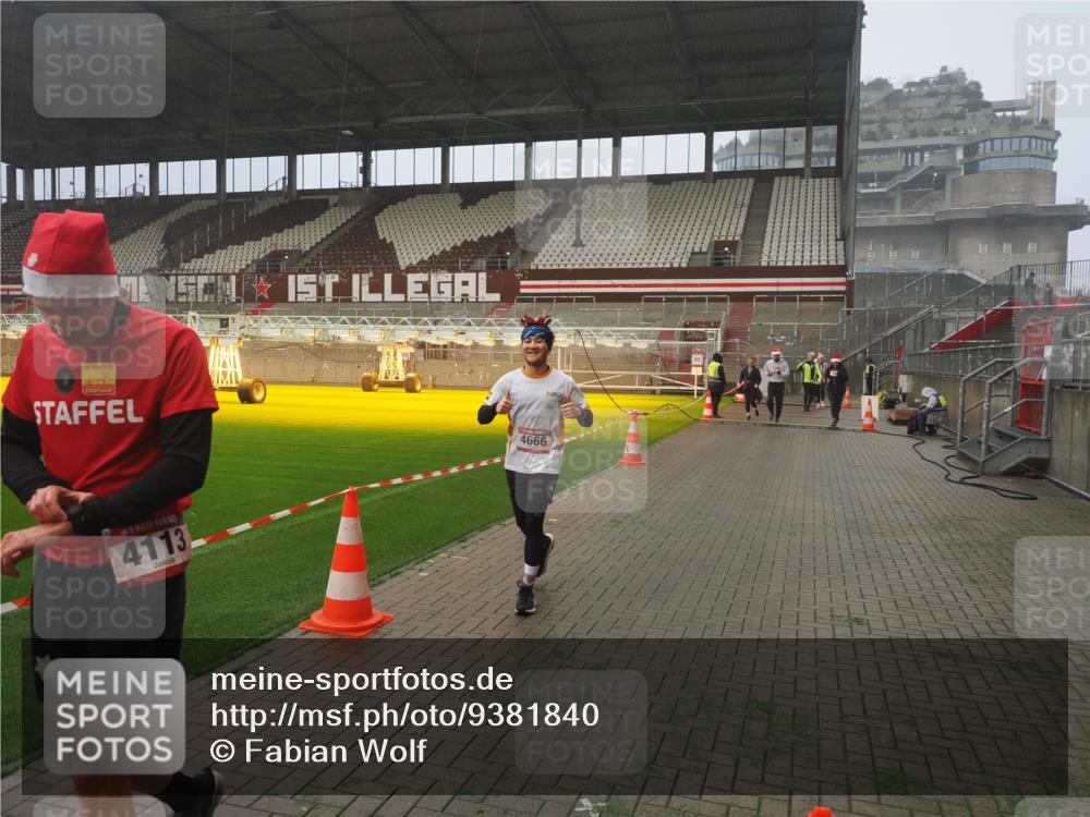 07.12.2025 - St. Pauli X-Mass-Run No. 15 Fabian Wolf http://msf.ph/oto/9381840 07.12.2025 10:09:13 Ziel 881, 896, 960, 1461, 1465, 1570, 1575, 1576, 2126, 4066, 4067, 4068, 4113, 4666 meine-sportfotos.de