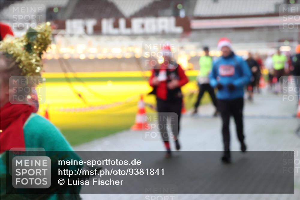 07.12.2025 - St. Pauli X-Mass-Run No. 15 Luisa Fischer http://msf.ph/oto/9381841 07.12.2025 10:47:01 Ziel 38, 41, 58, 81, 153, 162, 168, 178, 183, 221, 479, 485, 639, 641, 821, 823, 824, 914, 917, 921, 1040, 1043, 1242, 1359, 1872, 1955, 2082, 2092, 2216, 2303, 2306, 2334, 2488, 2536, 2574, 2960, 2965, 2989, 2993, 2998, 3001, 4589, 4593 meine-sportfotos.de