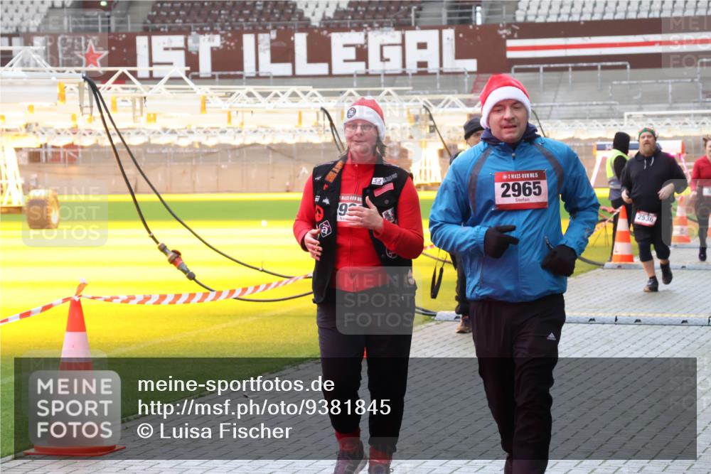 07.12.2025 - St. Pauli X-Mass-Run No. 15 Luisa Fischer http://msf.ph/oto/9381845 07.12.2025 10:47:02 Ziel 93, 15, 2965, 2536, 38, 41, 58, 81, 153, 162, 168, 178, 183, 221, 479, 485, 639, 641, 821, 823, 824, 914, 917, 921, 1040, 1043, 1242, 1359, 1362, 1872, 1875, 1955, 2082, 2092, 2216, 2303, 2306, 2334, 2488, 2536, 2574, 2960, 2965, 2989, 2993, 2998, 3001, 4589, 4593 meine-sportfotos.de
