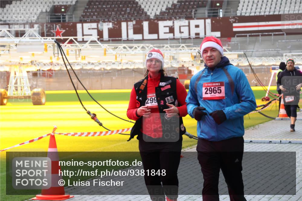07.12.2025 - St. Pauli X-Mass-Run No. 15 Luisa Fischer http://msf.ph/oto/9381848 07.12.2025 10:47:02 Ziel 2999, 15, 2965, 2536, 38, 41, 58, 81, 153, 162, 168, 178, 183, 221, 479, 485, 639, 641, 821, 823, 824, 914, 917, 921, 1040, 1043, 1242, 1359, 1362, 1872, 1875, 1955, 2082, 2092, 2216, 2303, 2306, 2334, 2488, 2536, 2574, 2960, 2965, 2989, 2993, 2998, 3001, 4589, 4593 meine-sportfotos.de