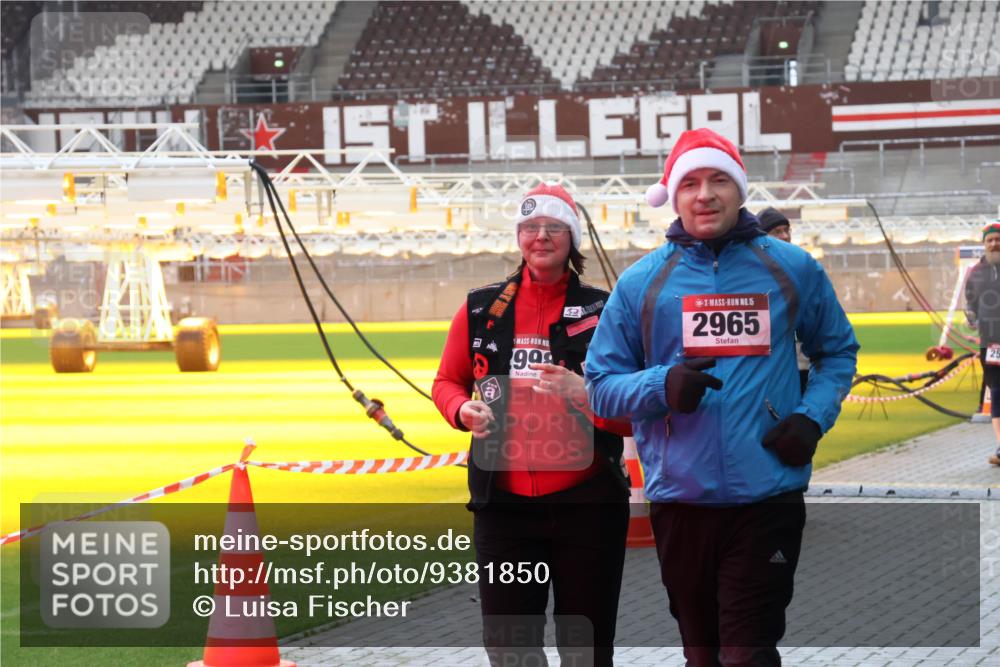 07.12.2025 - St. Pauli X-Mass-Run No. 15 Luisa Fischer http://msf.ph/oto/9381850 07.12.2025 10:47:02 Ziel 999, 15, 2965, 38, 41, 58, 81, 153, 162, 168, 178, 183, 221, 479, 485, 639, 641, 821, 823, 824, 914, 917, 921, 1040, 1043, 1242, 1359, 1362, 1872, 1875, 1955, 2082, 2092, 2216, 2303, 2306, 2334, 2488, 2536, 2574, 2960, 2965, 2989, 2993, 2998, 3001, 4589, 4593 meine-sportfotos.de