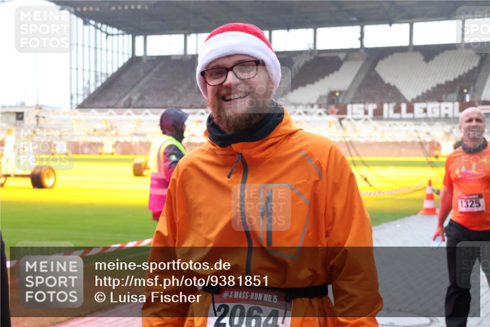 07.12.2025 - St. Pauli X-Mass-Run No. 15 Luisa Fischer http://msf.ph/oto/9381851 07.12.2025 11:19:46 Ziel 15, 2064, 1325, 295, 302, 367, 373, 797, 1109, 1322, 1336, 1343, 1563, 1617, 2062, 2064, 2067, 2597, 2788, 3205 meine-sportfotos.de