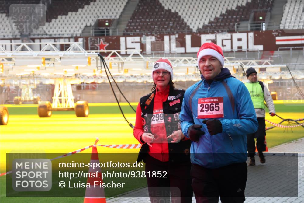 07.12.2025 - St. Pauli X-Mass-Run No. 15 Luisa Fischer http://msf.ph/oto/9381852 07.12.2025 10:47:03 Ziel 299, 15, 2965, 38, 41, 58, 81, 153, 162, 168, 221, 479, 485, 639, 641, 821, 823, 824, 914, 917, 921, 1040, 1043, 1242, 1359, 1362, 1747, 1872, 1875, 2082, 2092, 2216, 2303, 2306, 2488, 2536, 2574, 2960, 2965, 2989, 2993, 2998, 3001, 4589, 4593 meine-sportfotos.de