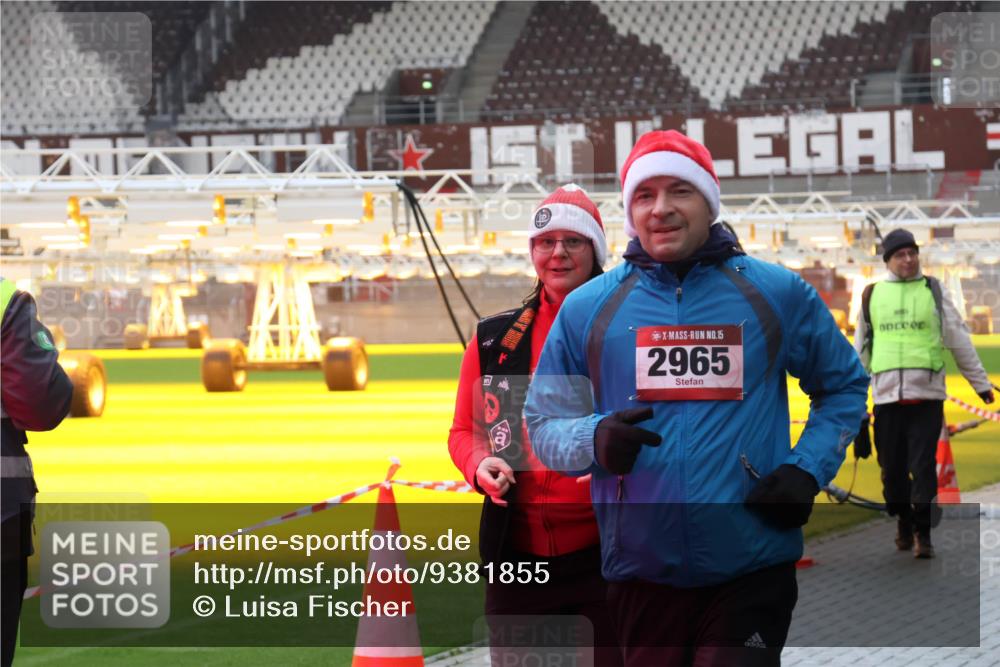 07.12.2025 - St. Pauli X-Mass-Run No. 15 Luisa Fischer http://msf.ph/oto/9381855 07.12.2025 10:47:03 Ziel 15, 2965, 38, 41, 58, 81, 153, 162, 168, 221, 479, 485, 639, 641, 821, 823, 824, 914, 917, 921, 1040, 1043, 1242, 1359, 1362, 1747, 1872, 1875, 2082, 2092, 2216, 2303, 2306, 2488, 2536, 2574, 2960, 2965, 2989, 2993, 2998, 3001, 4589, 4593 meine-sportfotos.de