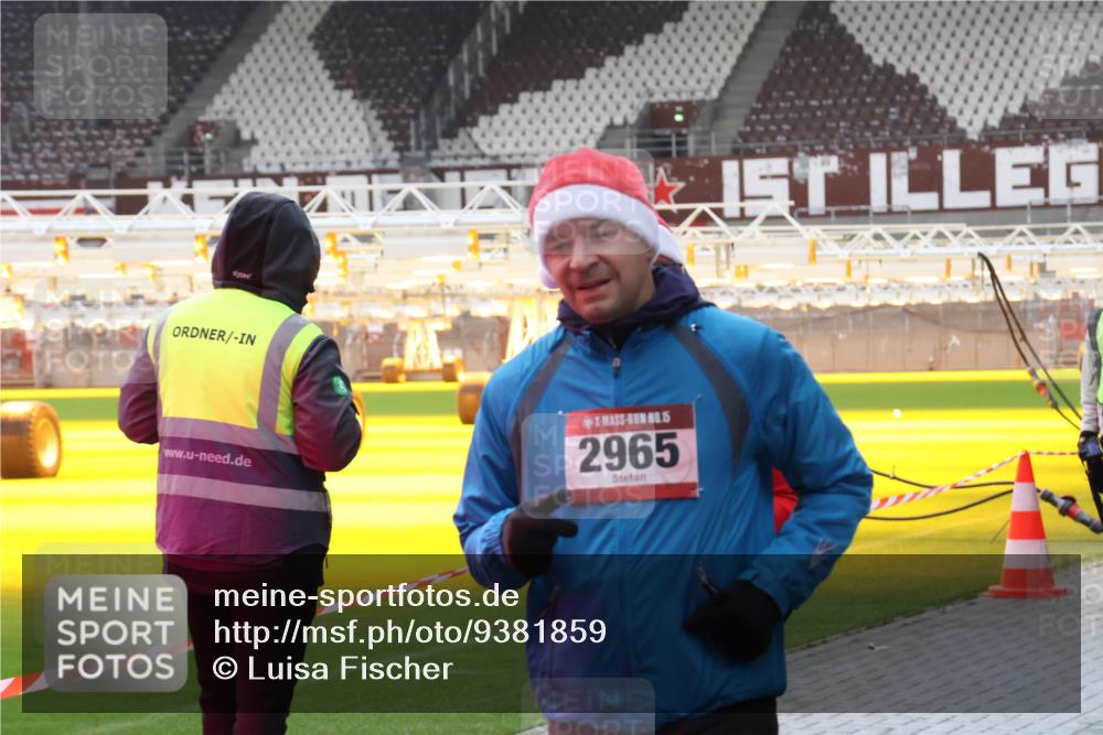07.12.2025 - St. Pauli X-Mass-Run No. 15 Luisa Fischer http://msf.ph/oto/9381859 07.12.2025 10:47:04 Ziel 15, 2965, 38, 41, 58, 81, 153, 168, 221, 479, 485, 639, 641, 821, 823, 824, 914, 917, 921, 1040, 1043, 1242, 1359, 1362, 1747, 1872, 1875, 2082, 2092, 2216, 2303, 2306, 2488, 2536, 2574, 2960, 2965, 2989, 2993, 2998, 3001, 4589, 4593 meine-sportfotos.de