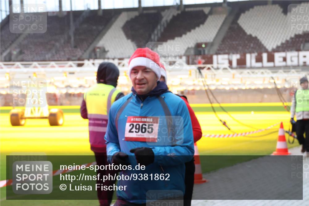07.12.2025 - St. Pauli X-Mass-Run No. 15 Luisa Fischer http://msf.ph/oto/9381862 07.12.2025 10:47:04 Ziel 2965, 38, 41, 58, 81, 153, 168, 221, 479, 485, 639, 641, 821, 823, 824, 914, 917, 921, 1040, 1043, 1242, 1359, 1362, 1747, 1872, 1875, 2082, 2092, 2216, 2303, 2306, 2488, 2536, 2574, 2960, 2965, 2989, 2993, 2998, 3001, 4589, 4593 meine-sportfotos.de