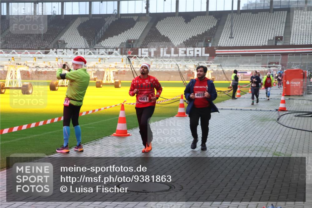 07.12.2025 - St. Pauli X-Mass-Run No. 15 Luisa Fischer http://msf.ph/oto/9381863 07.12.2025 10:11:51 Ziel 71, 4661, 4659, 670, 1148, 1149, 1150, 1929, 1935, 1969, 2909, 3085, 3354, 3815, 3909, 4499, 4525, 4659, 4661, 4662 meine-sportfotos.de
