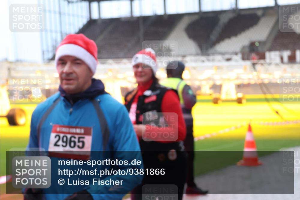 07.12.2025 - St. Pauli X-Mass-Run No. 15 Luisa Fischer http://msf.ph/oto/9381866 07.12.2025 10:47:05 Ziel 2965, 38, 41, 58, 81, 153, 168, 221, 479, 485, 639, 641, 821, 823, 824, 914, 917, 921, 1040, 1043, 1242, 1359, 1362, 1747, 1872, 1875, 2082, 2092, 2216, 2303, 2306, 2488, 2536, 2574, 2960, 2965, 2989, 2993, 2998, 3001, 4589, 4593 meine-sportfotos.de