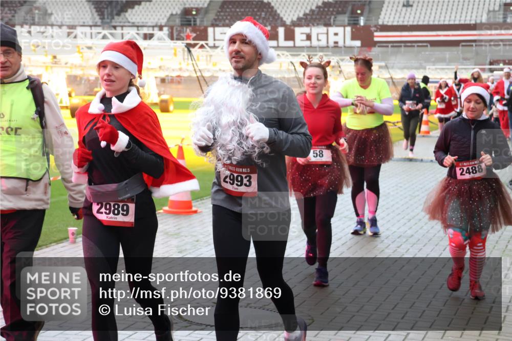 07.12.2025 - St. Pauli X-Mass-Run No. 15 Luisa Fischer http://msf.ph/oto/9381869 07.12.2025 10:47:14 Ziel 2989, 15, 993, 58, 2488, 58, 81, 221, 231, 479, 485, 639, 641, 821, 823, 824, 914, 917, 921, 1040, 1043, 1242, 1359, 1362, 1747, 1750, 1872, 1875, 2092, 2115, 2303, 2306, 2488, 2536, 2957, 2960, 2965, 2989, 2993, 2998, 3001, 3029, 3123, 4589, 4593 meine-sportfotos.de