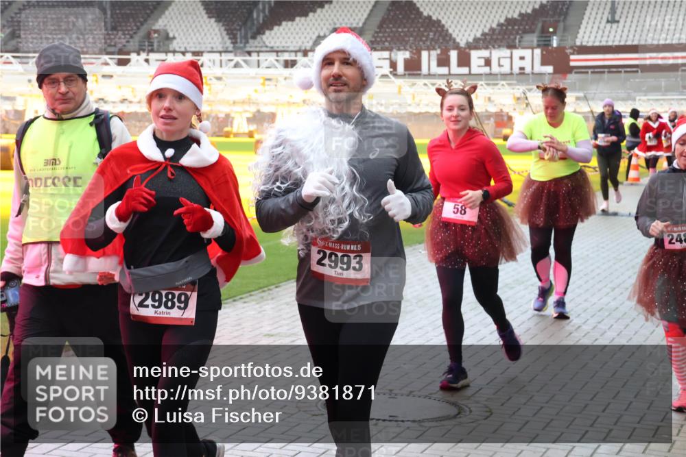 07.12.2025 - St. Pauli X-Mass-Run No. 15 Luisa Fischer http://msf.ph/oto/9381871 07.12.2025 10:47:15 Ziel 2989, 15, 2993, 58, 248, 58, 81, 221, 231, 479, 485, 639, 641, 821, 823, 824, 921, 1040, 1043, 1242, 1359, 1362, 1747, 1750, 1872, 1875, 2092, 2115, 2303, 2306, 2488, 2536, 2957, 2960, 2965, 2989, 2993, 2998, 3001, 3029, 3123, 4593 meine-sportfotos.de