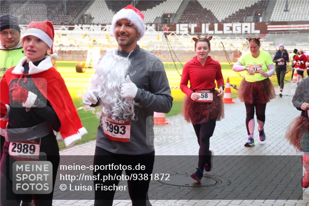 07.12.2025 - St. Pauli X-Mass-Run No. 15 Luisa Fischer http://msf.ph/oto/9381872 07.12.2025 10:47:15 Ziel 2989, 2993, 58, 58, 81, 221, 231, 479, 485, 639, 641, 821, 823, 824, 921, 1040, 1043, 1242, 1359, 1362, 1747, 1750, 1872, 1875, 2092, 2115, 2303, 2306, 2488, 2536, 2957, 2960, 2965, 2989, 2993, 2998, 3001, 3029, 3123, 4593 meine-sportfotos.de
