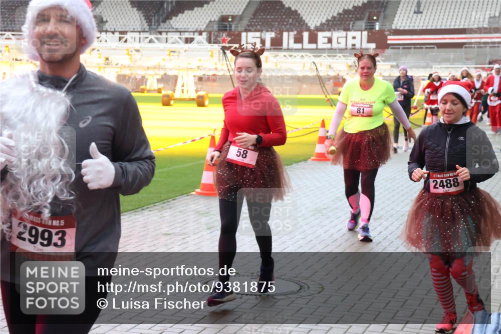 07.12.2025 - St. Pauli X-Mass-Run No. 15 Luisa Fischer http://msf.ph/oto/9381875 07.12.2025 10:47:15 Ziel 5, 2993, 58, 81, 2488, 58, 81, 221, 231, 479, 485, 639, 641, 821, 823, 824, 921, 1040, 1043, 1242, 1359, 1362, 1747, 1750, 1872, 1875, 2092, 2115, 2303, 2306, 2488, 2536, 2957, 2960, 2965, 2989, 2993, 2998, 3001, 3029, 3123, 4593 meine-sportfotos.de