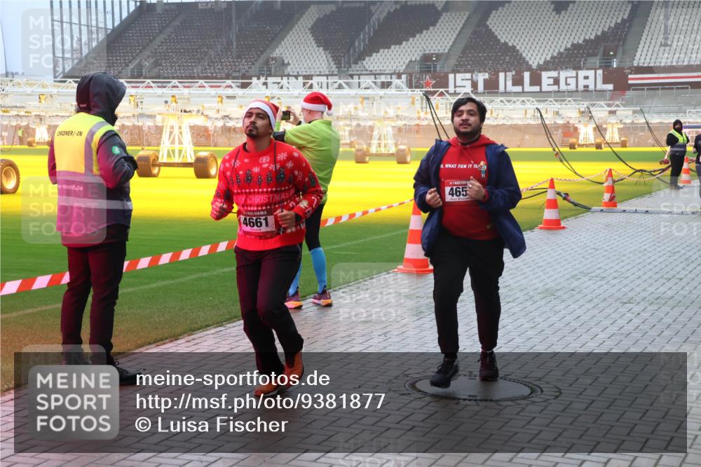 07.12.2025 - St. Pauli X-Mass-Run No. 15 Luisa Fischer http://msf.ph/oto/9381877 07.12.2025 10:11:52 Ziel 4661, 465, 670, 1148, 1149, 1150, 1929, 1935, 1969, 2909, 3085, 3354, 3815, 3909, 4499, 4525, 4659, 4661, 4662 meine-sportfotos.de