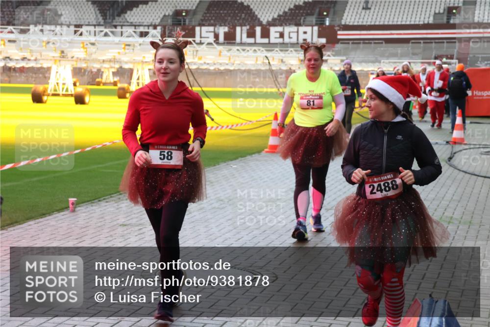 07.12.2025 - St. Pauli X-Mass-Run No. 15 Luisa Fischer http://msf.ph/oto/9381878 07.12.2025 10:47:16 Ziel 5, 58, 81, 5, 2488, 58, 81, 221, 231, 479, 485, 639, 641, 821, 823, 824, 921, 1040, 1043, 1242, 1359, 1362, 1747, 1750, 1872, 1875, 2092, 2115, 2488, 2536, 2957, 2960, 2965, 2989, 2993, 2998, 3001, 3029, 3123, 4593 meine-sportfotos.de