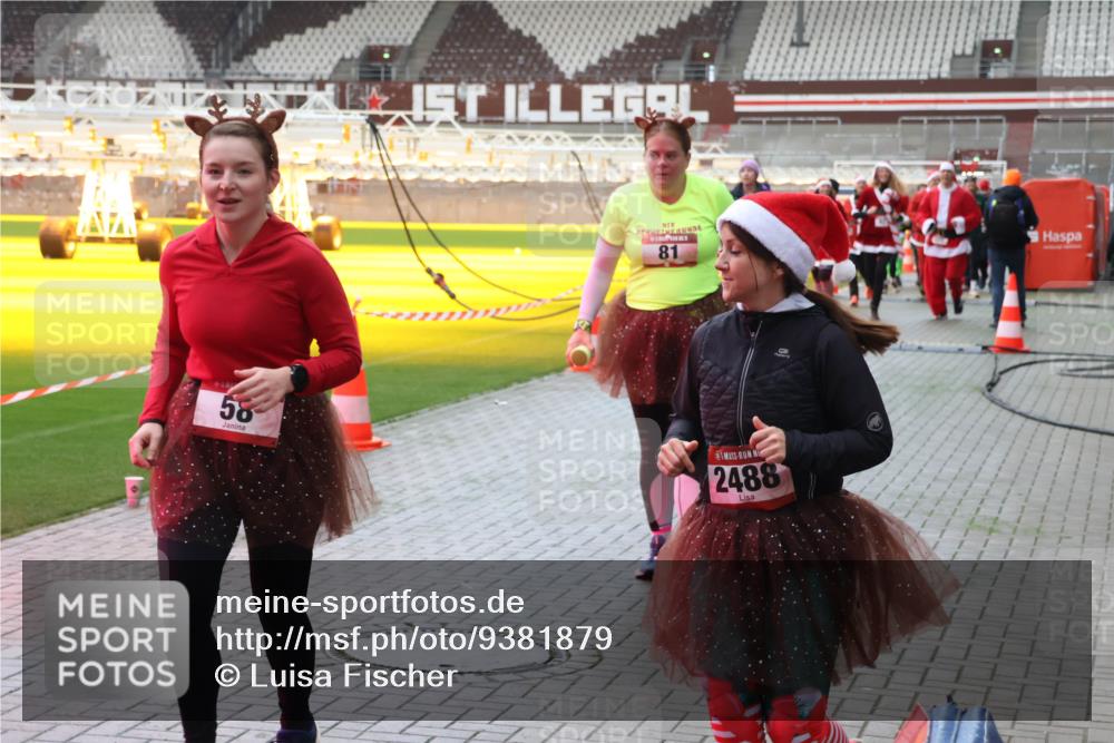 07.12.2025 - St. Pauli X-Mass-Run No. 15 Luisa Fischer http://msf.ph/oto/9381879 07.12.2025 10:47:16 Ziel 81, 58, 2488, 58, 81, 221, 231, 479, 485, 639, 641, 821, 823, 824, 921, 1040, 1043, 1242, 1359, 1362, 1747, 1750, 1872, 1875, 2092, 2115, 2488, 2536, 2957, 2960, 2965, 2989, 2993, 2998, 3001, 3029, 3123, 4593 meine-sportfotos.de