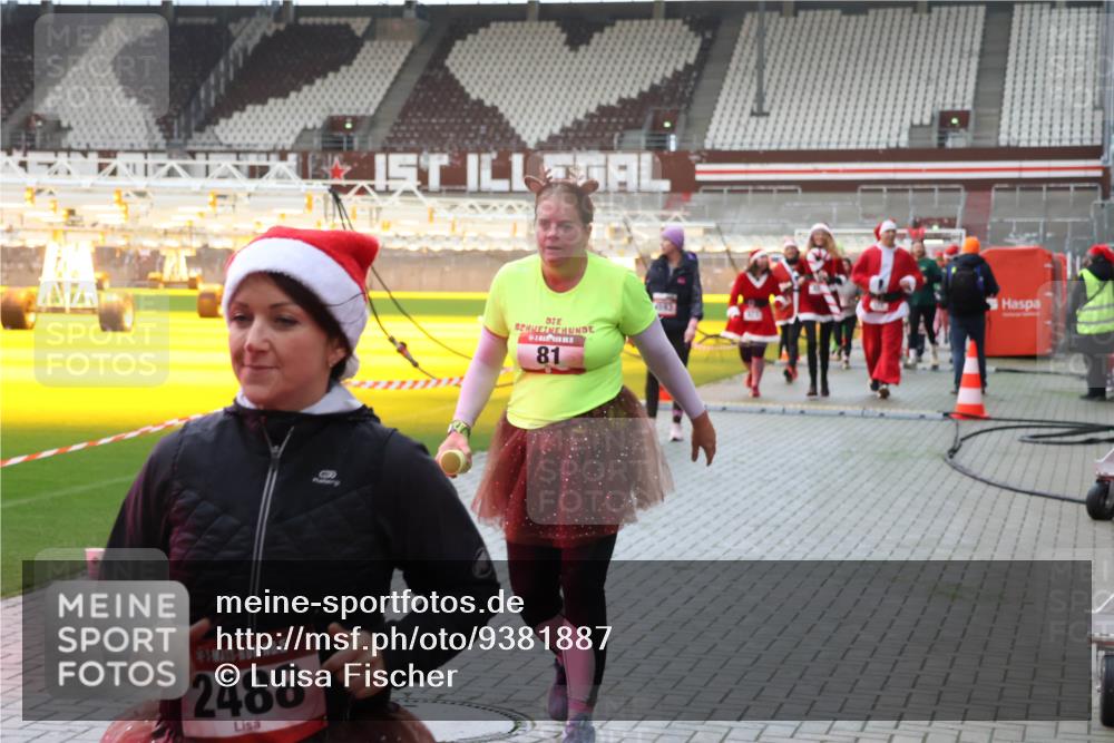 07.12.2025 - St. Pauli X-Mass-Run No. 15 Luisa Fischer http://msf.ph/oto/9381887 07.12.2025 10:47:17 Ziel 5, 2488, 81, 58, 81, 221, 231, 479, 485, 639, 641, 821, 823, 824, 921, 1040, 1043, 1242, 1359, 1362, 1747, 1750, 1872, 1875, 2092, 2115, 2488, 2536, 2957, 2960, 2965, 2989, 2993, 2998, 3001, 3029, 3123, 3344, 4593 meine-sportfotos.de
