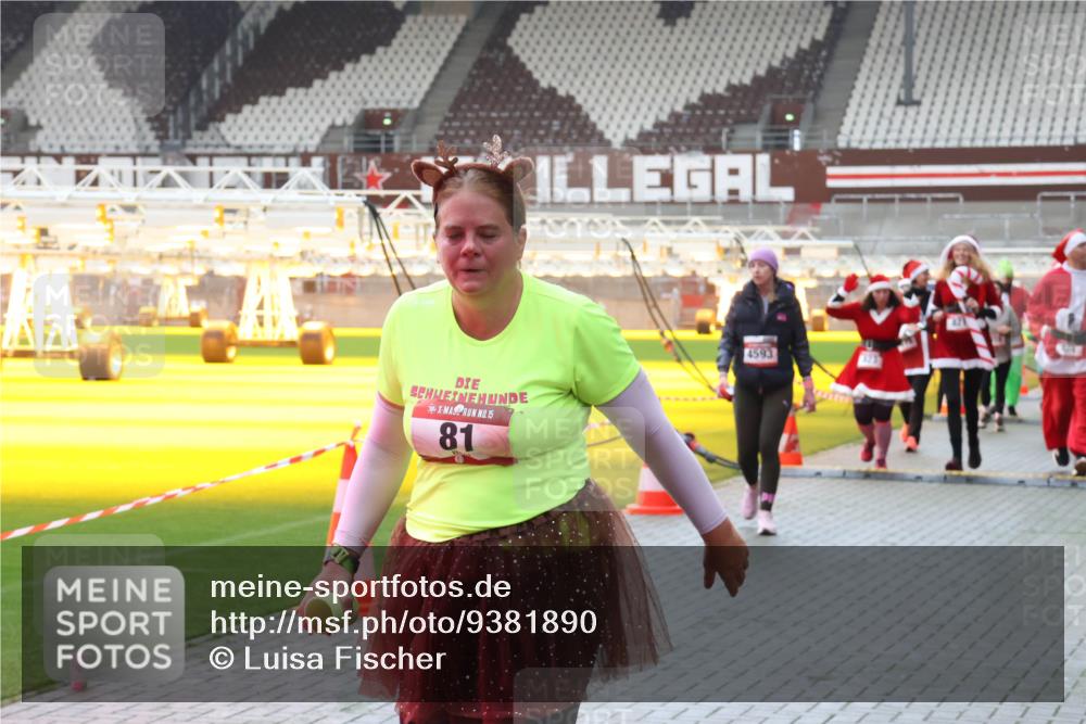 07.12.2025 - St. Pauli X-Mass-Run No. 15 Luisa Fischer http://msf.ph/oto/9381890 07.12.2025 10:47:18 Ziel 15, 81, 4593, 58, 81, 221, 231, 479, 485, 639, 641, 821, 823, 824, 921, 1043, 1171, 1242, 1359, 1362, 1747, 1750, 1872, 1875, 2092, 2115, 2488, 2536, 2957, 2965, 2989, 2993, 2998, 3001, 3029, 3123, 3344, 4593 meine-sportfotos.de