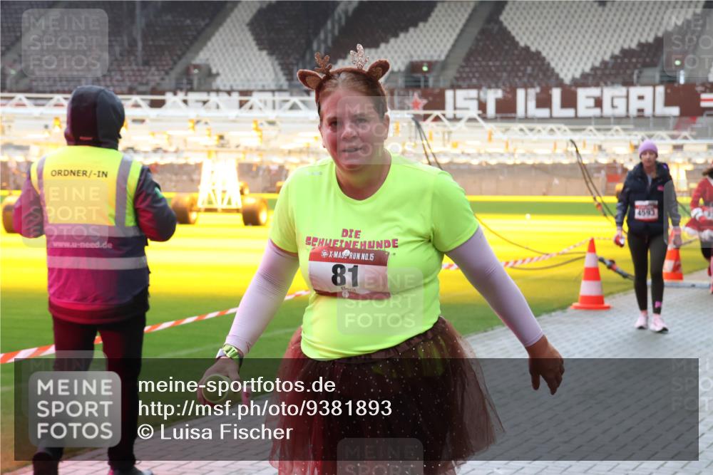 07.12.2025 - St. Pauli X-Mass-Run No. 15 Luisa Fischer http://msf.ph/oto/9381893 07.12.2025 10:47:19 Ziel 15, 81, 4593, 58, 81, 221, 231, 479, 485, 639, 641, 821, 823, 824, 921, 1171, 1242, 1359, 1362, 1747, 1750, 1819, 1872, 1875, 2092, 2115, 2488, 2536, 2957, 2965, 2989, 2993, 2998, 3001, 3029, 3123, 3344, 4593 meine-sportfotos.de